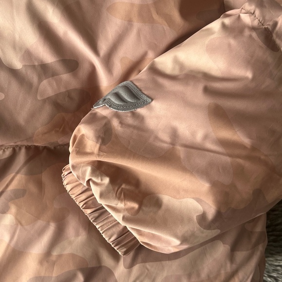 NWOT Fabletics Puffer Jacket - Picture 2 of 4